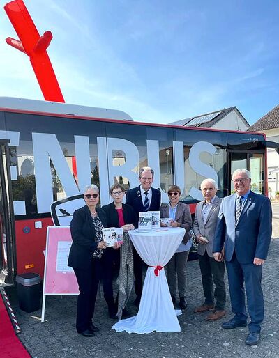 Kreistagsmitglieder der SPD beim Medienbus