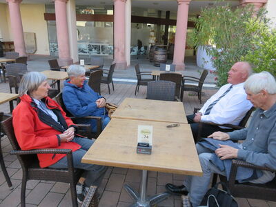 Diskussionsrunde auf dem Marktplatz